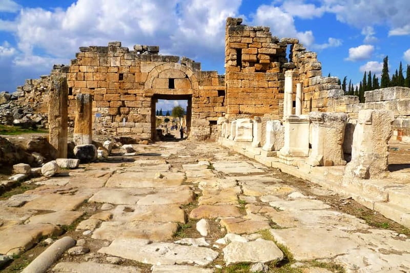 Fethiye: Pamukkale Hot Spring & Hierapolis Small-Group Tour - Hierapolis gives the springs their ancient setting
