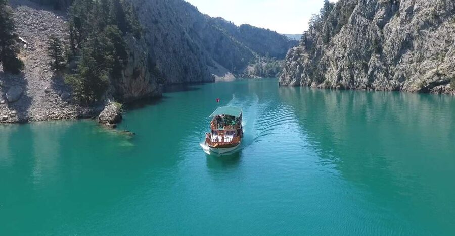 From Alanya: Green Canyon Day Trip with Lunch and Boat Ride - What the guide adds, and where the tour falls short