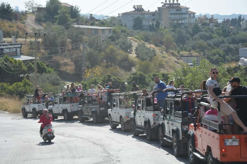 From Alanya: Jeep Safari with Lunch, Dim River & Cave - The fishing village and Çamlıbel stop