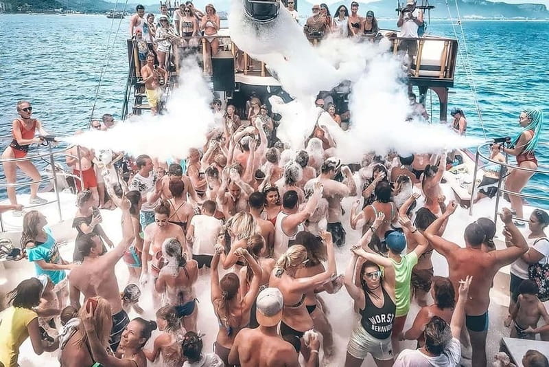 From Antalya/Kemer: All-Inclusive Party Boat with Lunch - Setting sail from Kemer Marina on the Monster boat