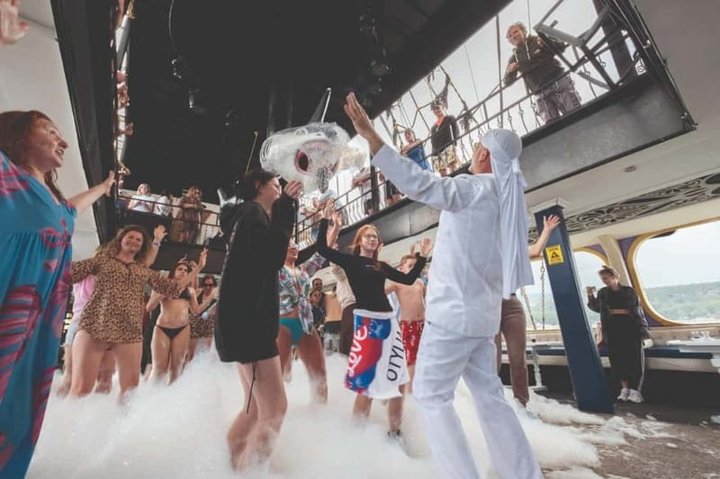 From Antalya/Kemer: All-Inclusive Party Boat with Lunch - Paradise Bay is the main water-play stop