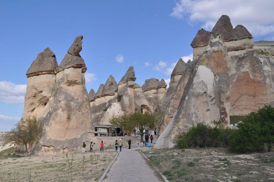 From Istanbul: Cappadocia Highlights 2-Day Tour with Balloon - Uçhisar Castle gives you the first wide view