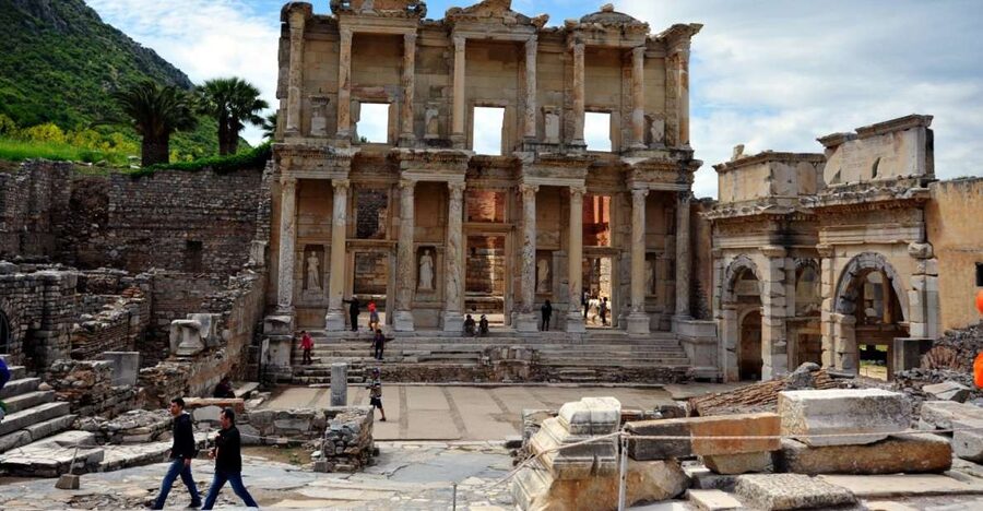 From Izmir: Full-Day Ephesus Tour with Lunch - Walking Ephesus from the Odeon to the harbor road