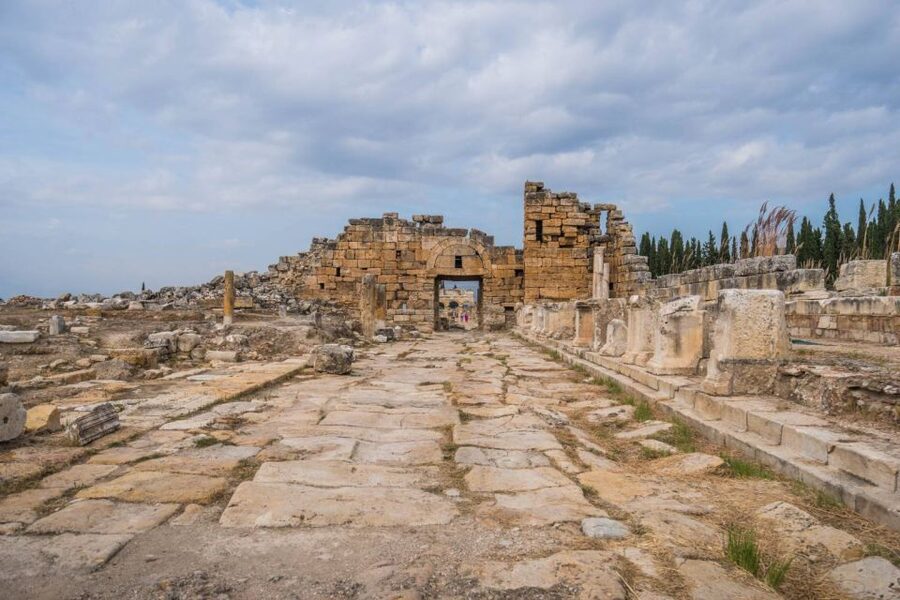 From Selcuk/Kusadasi/Izmir: Pamukkale Full-Day Tour - Lunch, crafts, and the parts you may want to skip