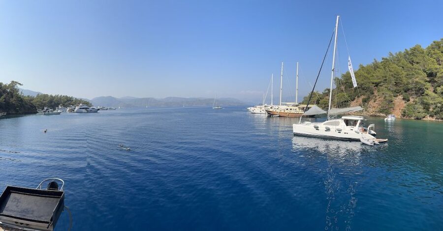Gocek: Yacht Trip and 12 Island Full-Day Tour with Lunch - Hamam Bay: lunch beside Byzantine remains