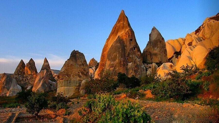 Göreme: Full-Day Customized Cappadocia Compact Itinerary - Avanos pottery and the Red River