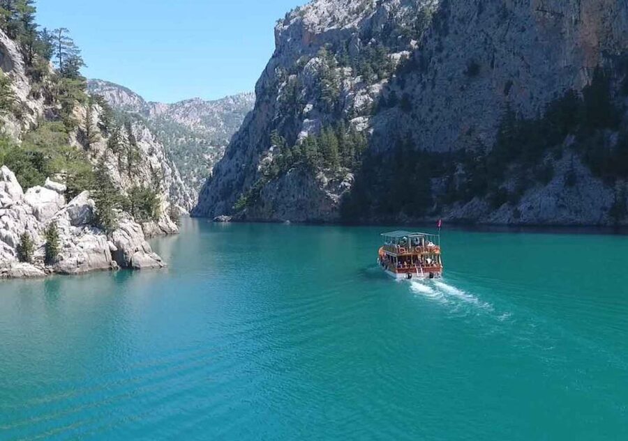 Green Canyon: Boot Tour with Lunch, Soft Drinks, & Transfer - Buffet lunch with a mountain view