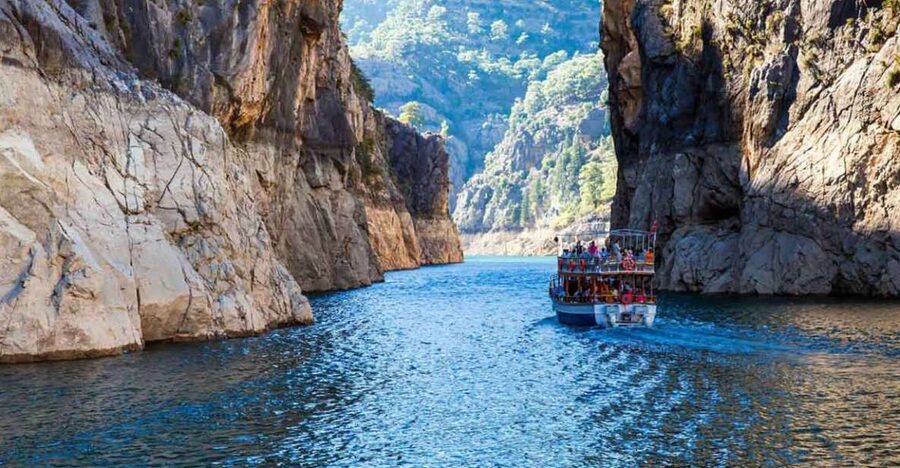 Green Canyon: Boot Tour with Lunch, Soft Drinks, & Transfer - Five hours of cruising, fishing, and free time