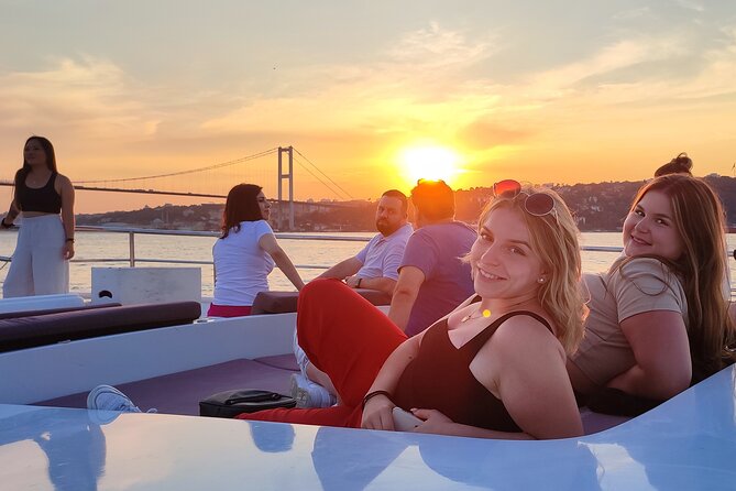 Guided Bosphorus Sunset Cruise on Luxurious Yacht - Small Group Cruise - Beylerbeyi Palace on the Asian shore