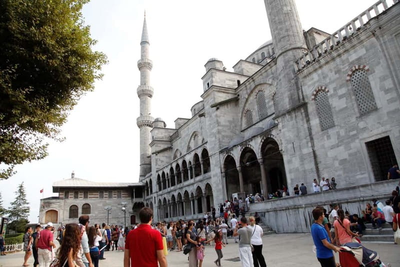 Hagia Sophia & Blue Mosque Half-day Guided, Small Group Tour - Timing, crowds, and what to expect on the ground
