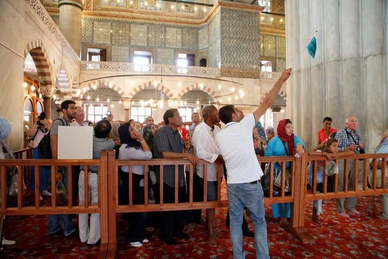 Hagia Sophia & Blue Mosque Half-day Guided, Small Group Tour - Meeting your guide in Sultanahmet Square
