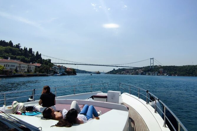 Half Day Bosphorus Cruise with Stopover on Asian Side - The celebrity district and the great fortress