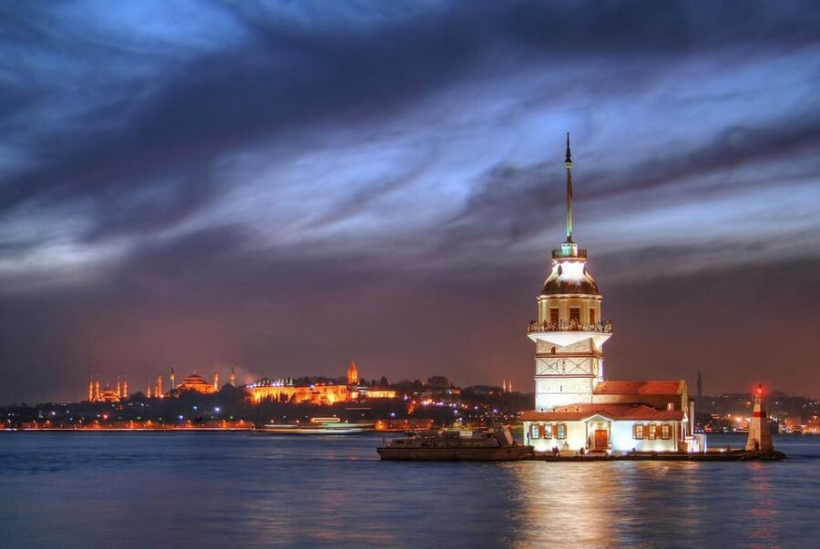 Istanbul: A short trip along the Bosphorus in the evening - The Bosphorus is the real attraction