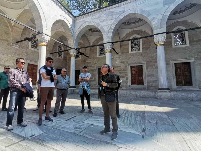 Istanbul: Asian Side Uskudar & Kadiköy Tour with Lunch - Guide quality and the human side of the day