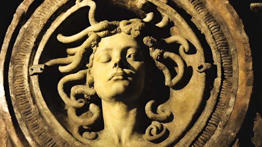 Istanbul: Basilica Cistern Tour, Discovering Medusa - Meeting Medusa beneath the city