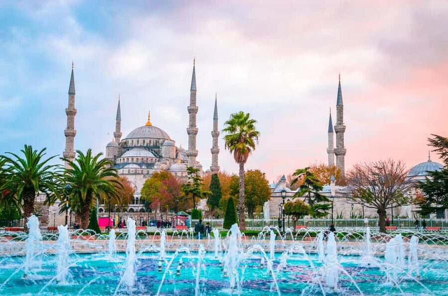 Istanbul: Blue Mosque and Hagia Sophia Tour w/Entry Tickets - The Blue Mosque and its six minarets