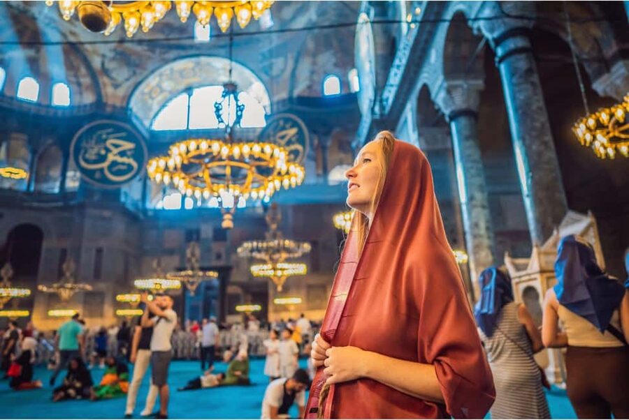 Istanbul: Blue Mosque and Hagia Sophia Tour w/Entry Tickets - Meeting the guide near the German Fountain