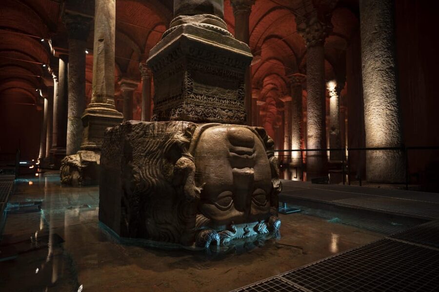 Istanbul: Blue Mosque, Hagia Sophia, & Basilica Cistern Tour - What the guides add to the experience
