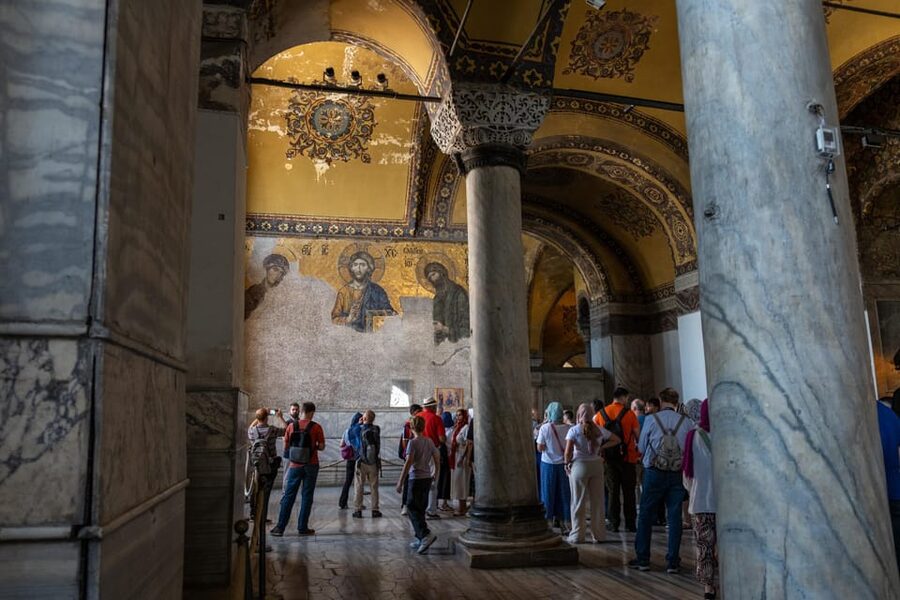 Istanbul: Blue Mosque & Hagia Sophia Guided Tour w/ Tickets - Sultanahmet Square and the ancient Hippodrome
