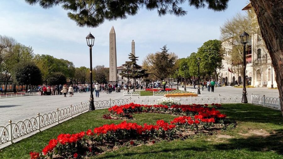 Istanbul: Blue Mosque & Hagia Sophia Guided Tour w/ Tickets - Walking to Hagia Sophia