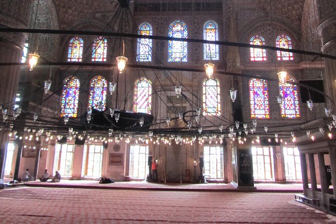Istanbul: Blue Mosque & Hagia Sophia Small-Group Tour with ticket - How much the small group changes the experience