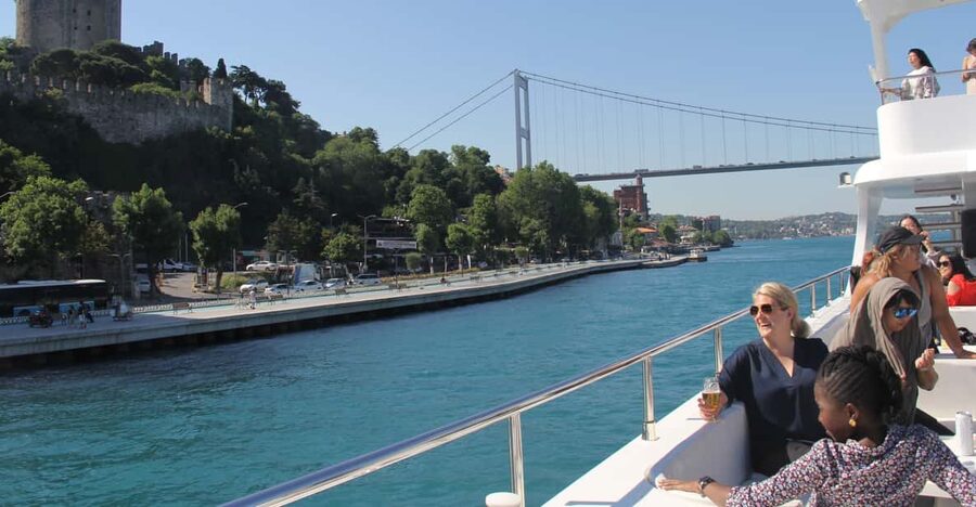 Istanbul: Bosphorus and Black Sea Cruise with Lunch - Ortakoy, Arnavutkoy, and Bebek from the water