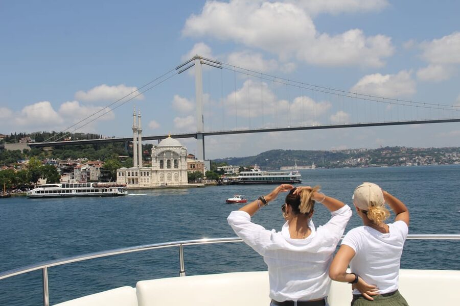 Istanbul: Bosphorus and Black Sea Cruise with Lunch - Rumeli Fortress and three bridges