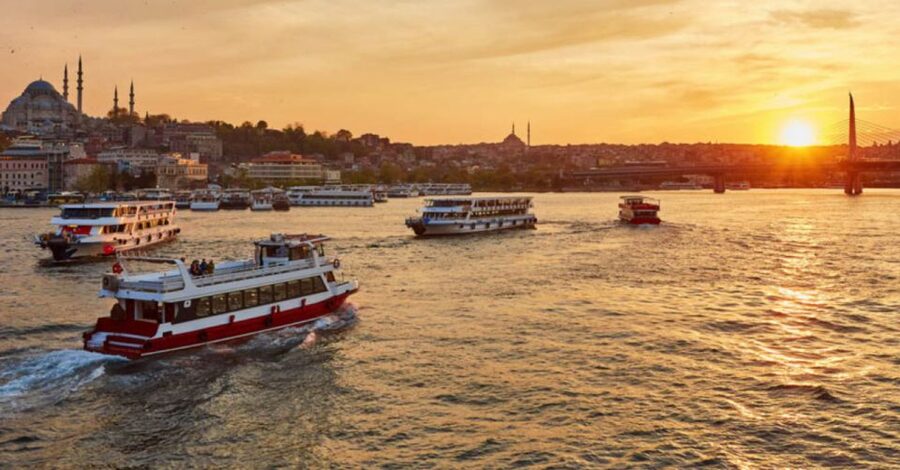 Istanbul: Bosphorus And Golden Horn Morning or Sunset Cruise - Maiden’s Tower and the return toward the old city