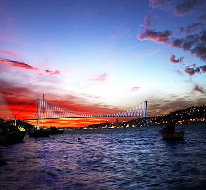 Istanbul: Bosphorus Cruise Morning or Sunset Boat Tour - Maiden’s Tower and the city’s most photogenic views