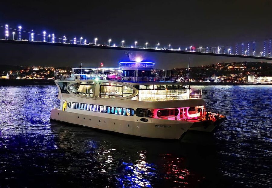Istanbul: Bosphorus Cruise with Dinner Show - A Bosphorus night with a show built in