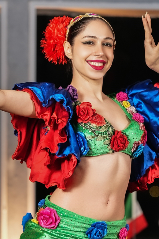 Istanbul: Bosphorus Cruise with Dinner Show - Dinner at a private table