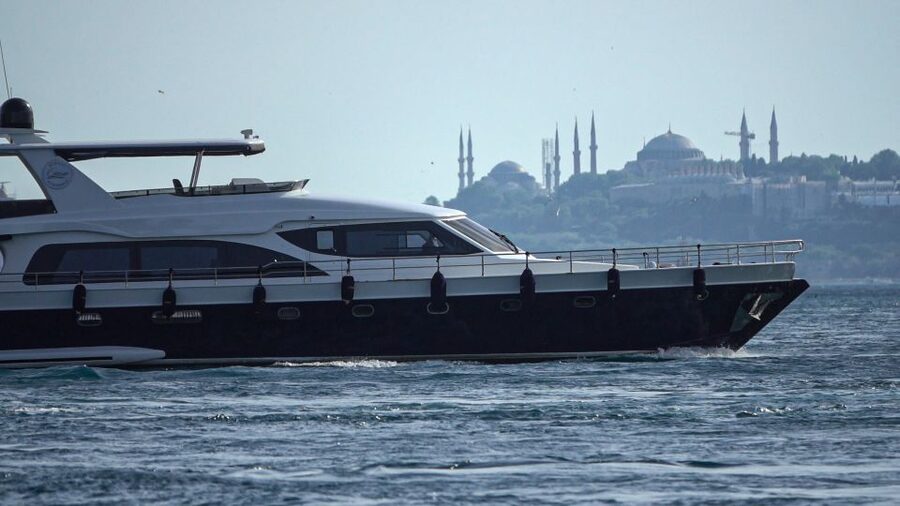 Istanbul: Bosphorus Cruise with Stopover on the Asian Side - Rumeli Fortress and the second bridge