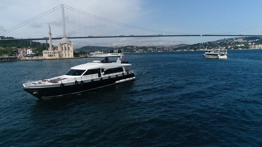 Istanbul: Bosphorus Cruise with Stopover on the Asian Side - Anatolian Fortress and Beylerbeyi Palace