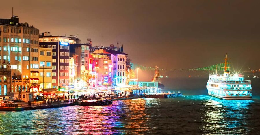 Istanbul: Bosphorus Dinner Cruise Incl. Drinks with Transfer - Why the Bosphorus is the star of the evening