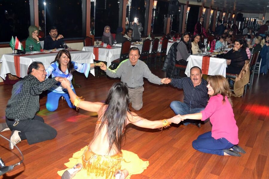 Istanbul: Bosphorus Dinner Cruise Incl. Drinks with Transfer - Rumeli Fortress and the northern stretch