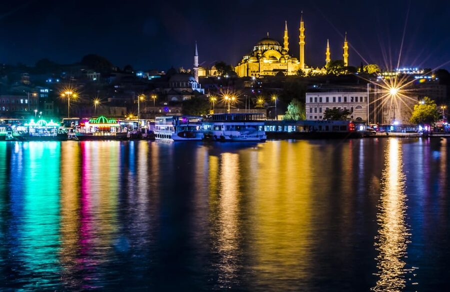 Istanbul: Bosphorus Dinner Cruise Incl. Drinks with Transfer - The Maiden’s Tower and the return journey