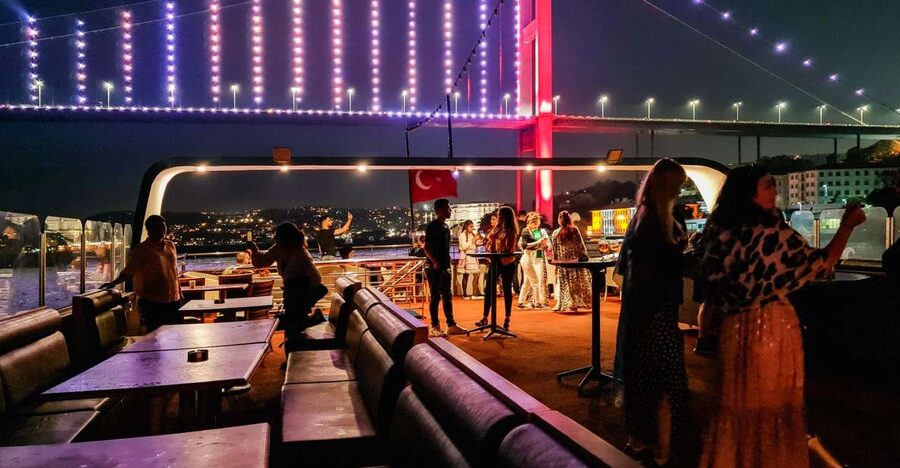 Istanbul: Bosphorus Dinner Cruise w/ Drinks & Entertainment - Why the Bosphorus works so well after dark