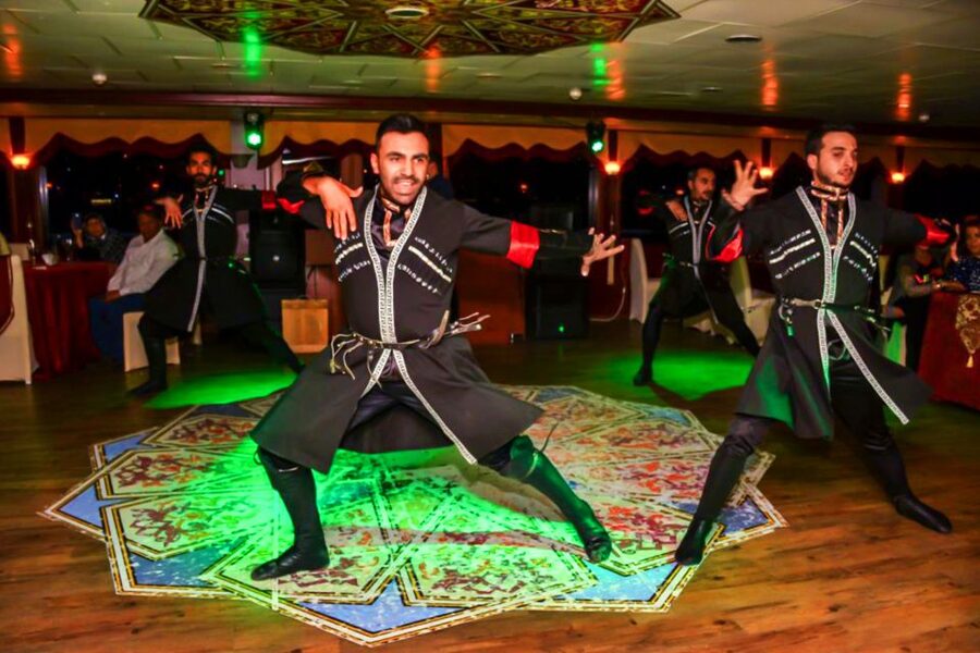 Istanbul: Bosphorus Dinner Cruise w/ Drinks & Entertainment - Maiden’s Tower and the final stretch