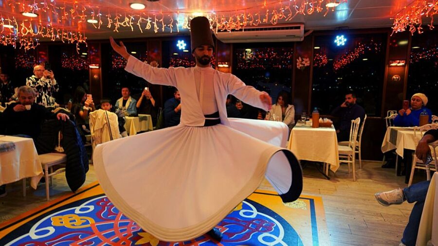 Istanbul: Bosphorus Dinner Cruise with Drinks & Turkish Show - How to make the evening more comfortable
