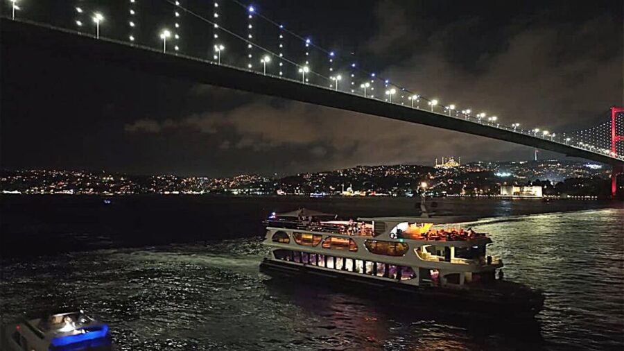 Istanbul: Bosphorus Dinner Cruise with Drinks & Turkish Show - Getting to the boat from Sultanahmet and beyond