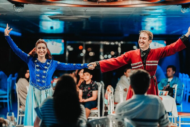 Istanbul: Bosphorus Dinner Cruise with Turkish Night Show - The Turkish dinner: what arrives at your table