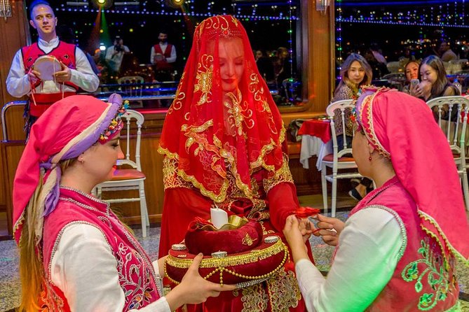 Istanbul: Bosphorus Dinner Cruise with Turkish Show - Who will enjoy this evening most?