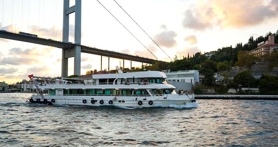 Istanbul: Bosphorus & Golden Horn Cruise Daytime or Sunset - Key points to know before you book