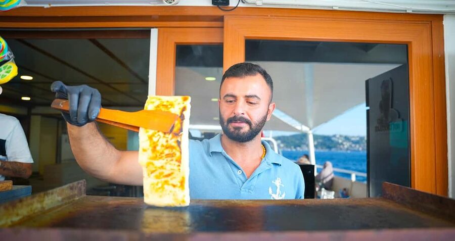 Istanbul: Bosphorus & Golden Horn Cruise Daytime or Sunset - Why the Bosphorus is the right place to see Istanbul