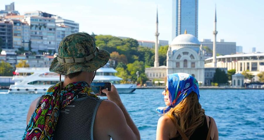 Istanbul: Bosphorus & Golden Horn Cruise Daytime or Sunset - Beylerbeyi Palace and the Asian shore