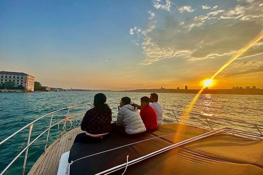Istanbul: Bosphorus Morning or Sunset Yacht Tour with Snacks - Practical details that can affect your day