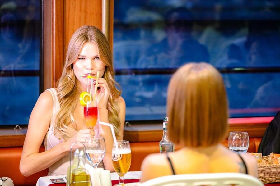 Istanbul: Bosphorus Night Dinner Cruise with Private Table - Who should book this cruise?