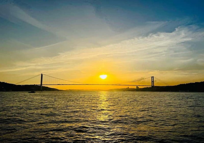 Istanbul: Bosphorus Private Guided Yacht Cruise with Snacks - Rumeli Hisarı and the second bridge