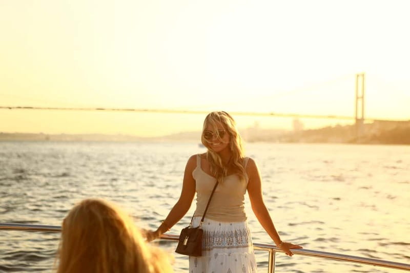 Istanbul: Bosphorus Private Guided Yacht Cruise with Snacks - Meeting at Kuruçeşme Park and boarding RIVER