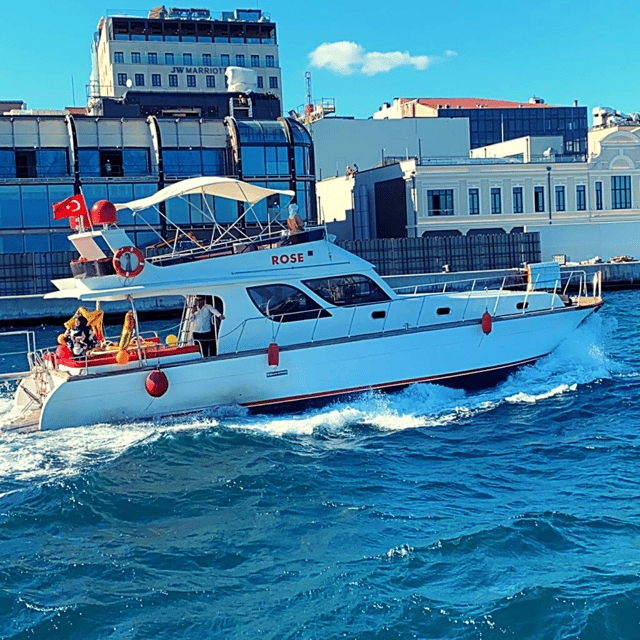 İstanbul: Bosphorus Private Yacht Cruise with Tea and Coffee - The Asian shore, Beylerbeyi Palace, and Anatolian Fortress